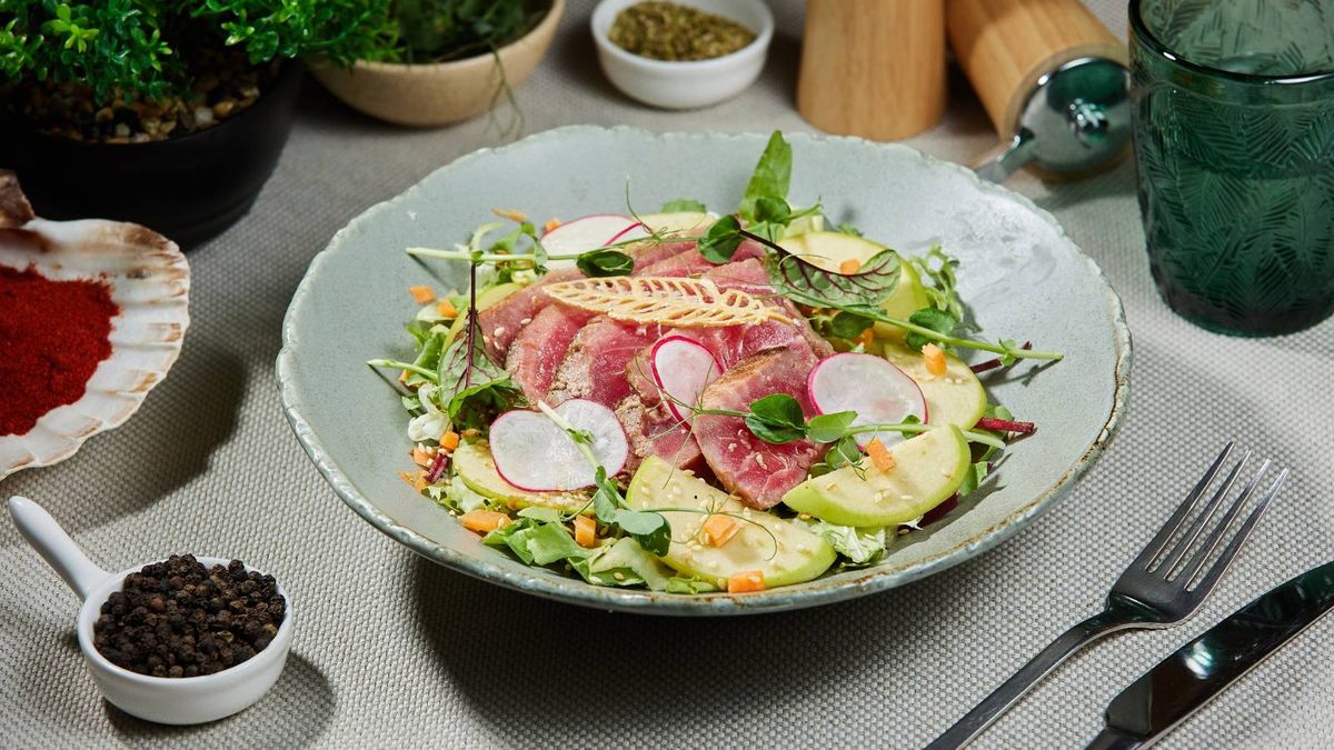 Salată de ton roșu cu sos teriyaki